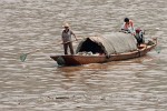 Garbage collection on the Yangzi river. : China