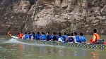 Paddling? a dragon boat up the Jiu Wan stream. : China, People