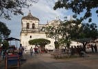 The busy Parque Central of León with the Catedral in the background. : Nicaragua