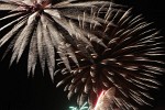 Fireworks at Guy Fawkes Night or Bonfire Night, Fareham, UK.  Commemoration of the events on 5 November 1605, when Guy Fawkes, a member of the Gunpowder Plot, was arrested while guarding explosives the plotters had placed beneath the House of Lords. : Fireworks, United Kingdom