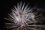 Fireworks at Guy Fawkes Night or Bonfire Night, Fareham, UK.  Commemoration of the events on 5 November 1605, when Guy Fawkes, a member of the Gunpowder Plot, was arrested while guarding explosives the plotters had placed beneath the House of Lords. : Fireworks, United Kingdom